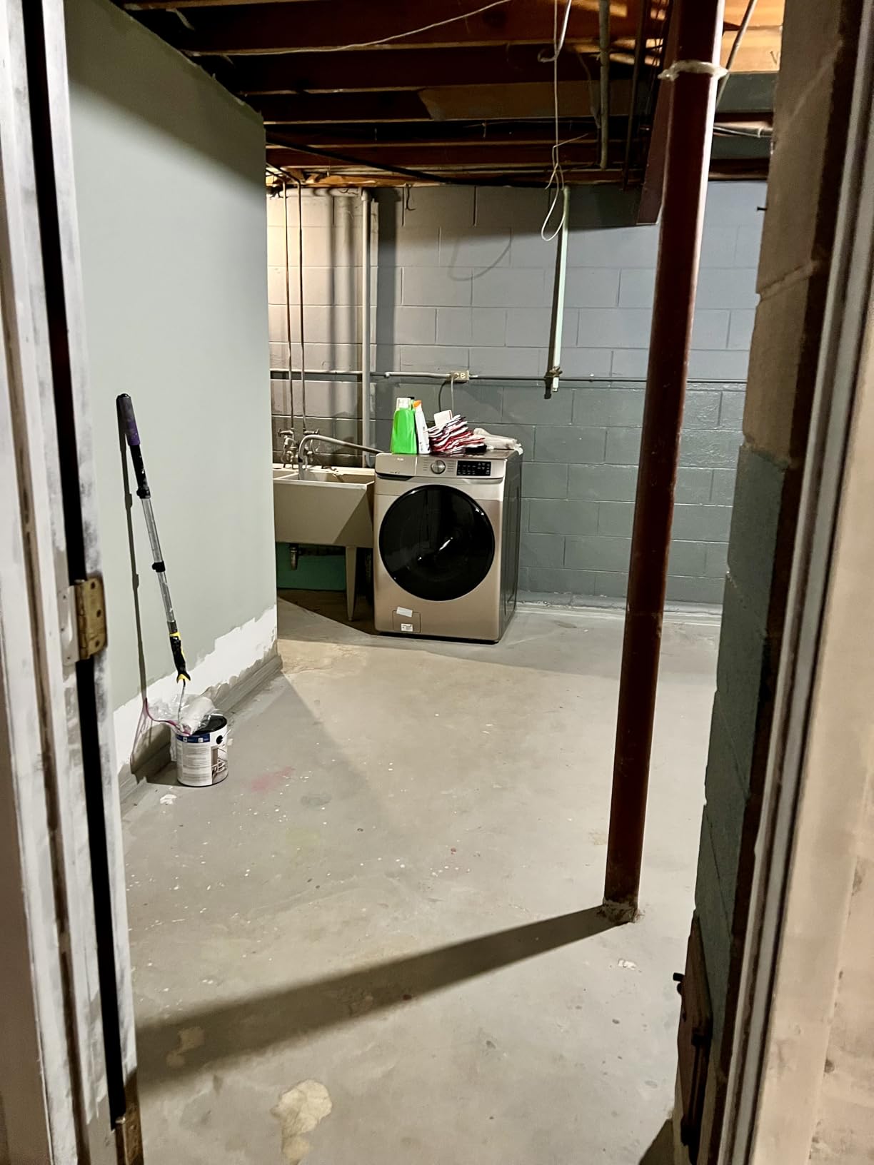 KILZ Basement and Masonry Waterproofing Paint, White, Interior/Exterior for Concrete, Brick & Cinder Block Walls, 1 Gallon customer photo 1