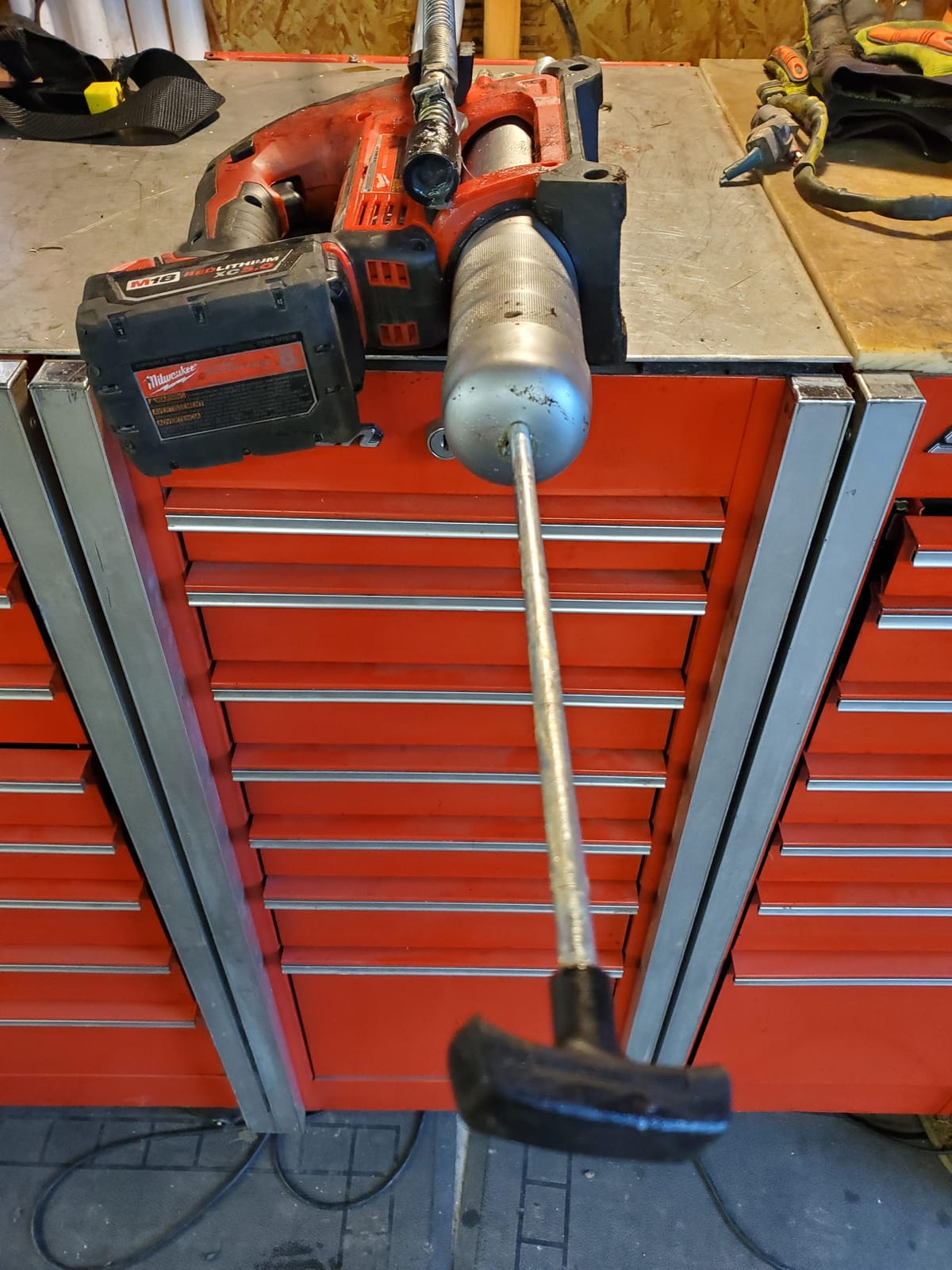 Milwaukee 2646-20 M18 2-speed Grease Gun, Bare Tool customer photo 1