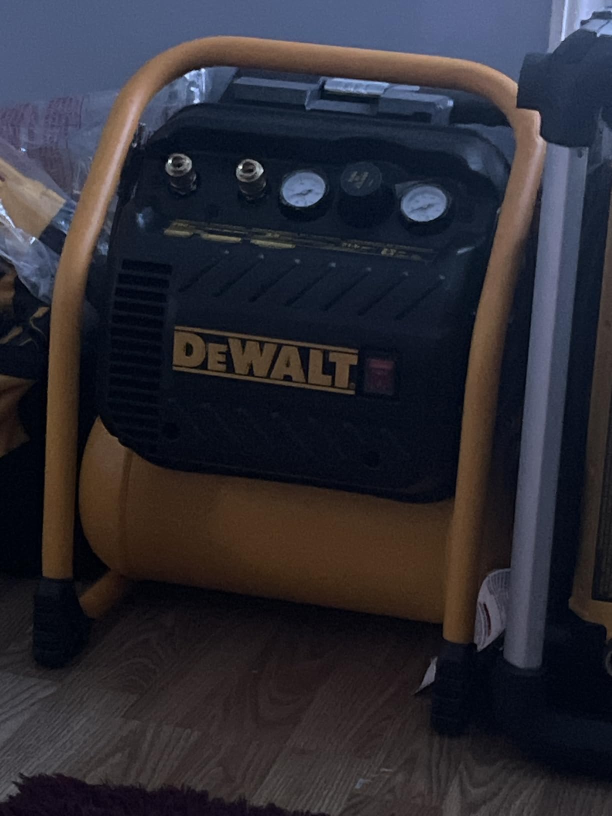 DEWALT Air Compressor for Trim, 200-PSI Max, Quiet Operation (DWFP55130) customer photo 2