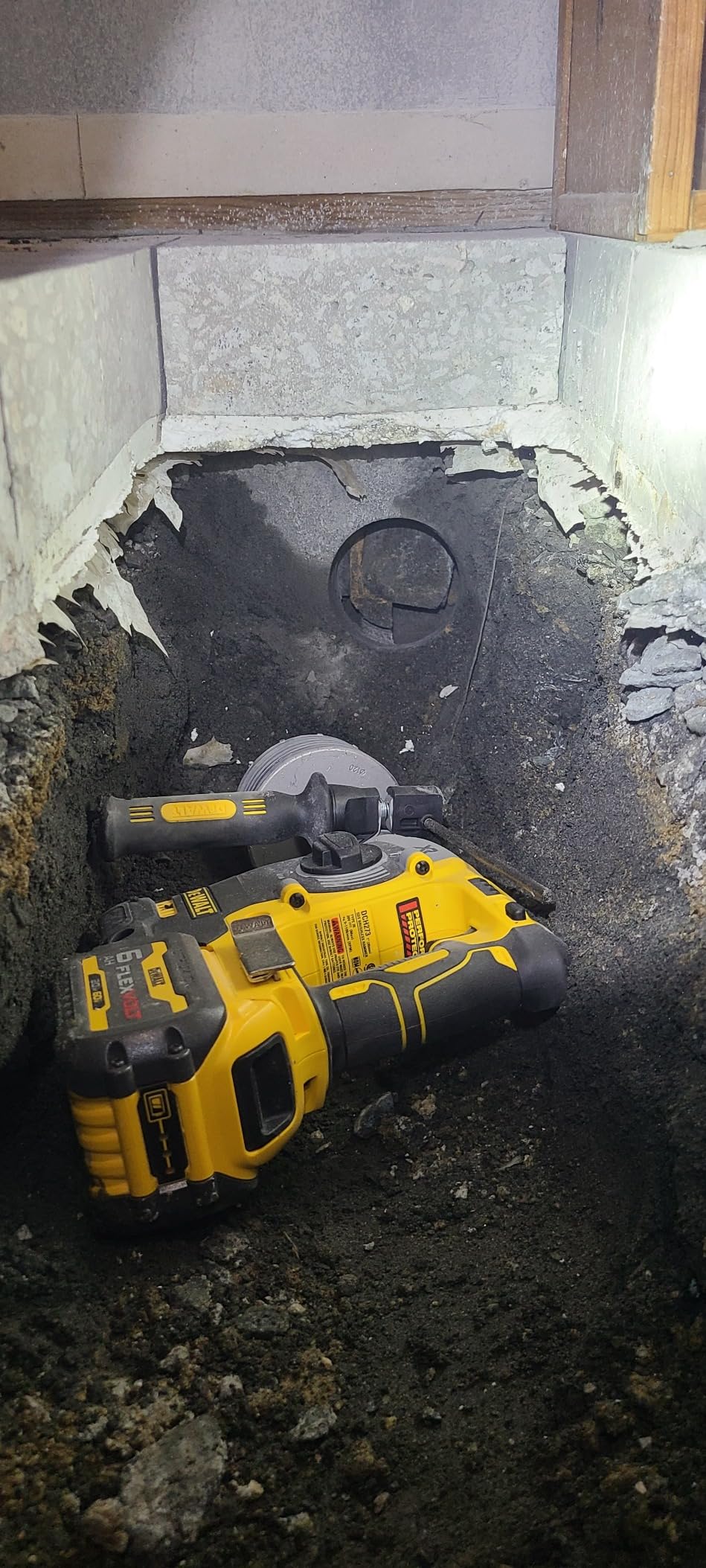 DEWALT 20V MAX SDS Rotary Hammer Drill, Cordless, 3 Application Modes, Bare Tool Only (DCH273B) customer photo 2