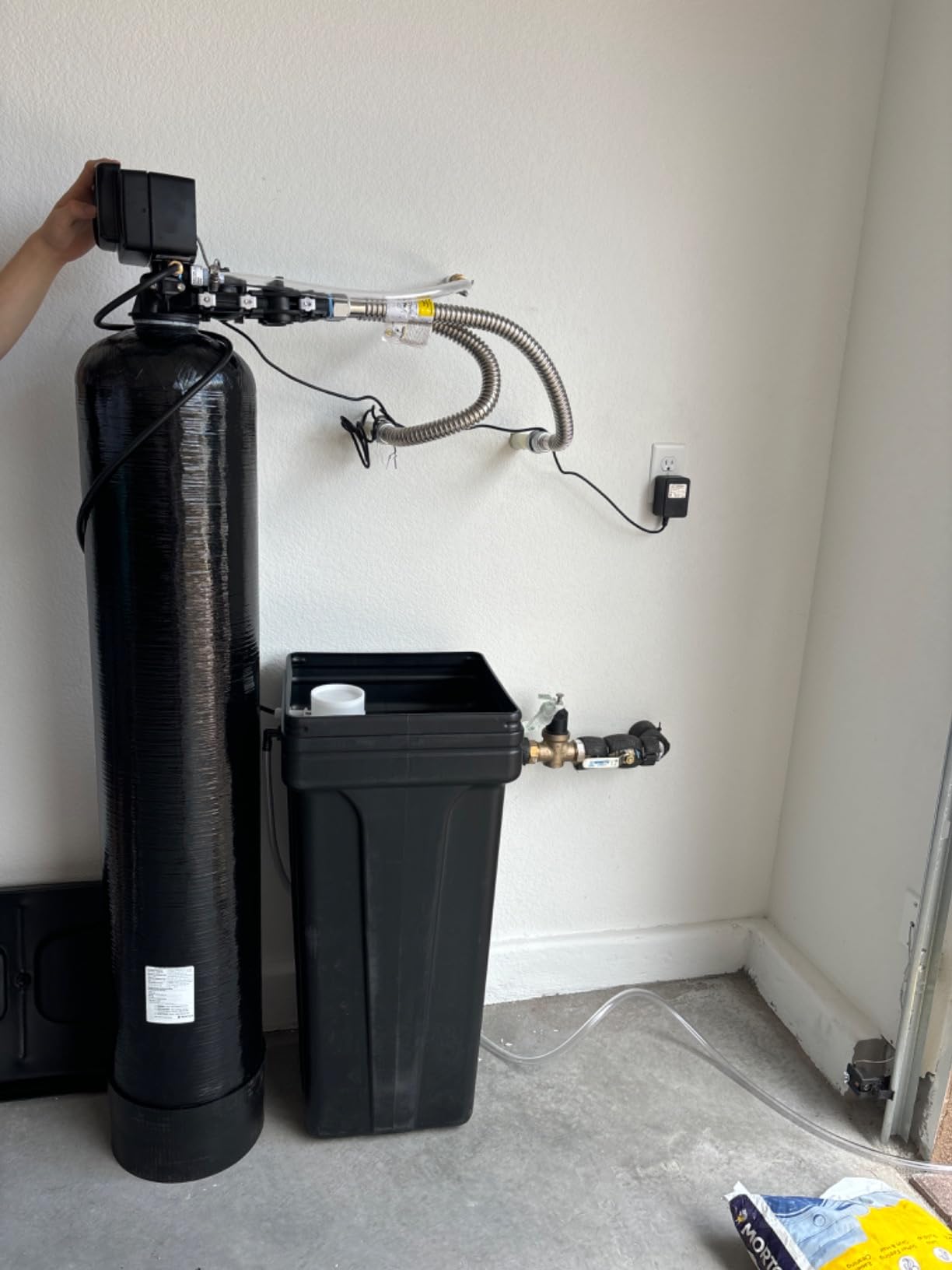Fleck 5600 SXT Whole House Water Softener, 48,000 Grains, Black customer photo 2