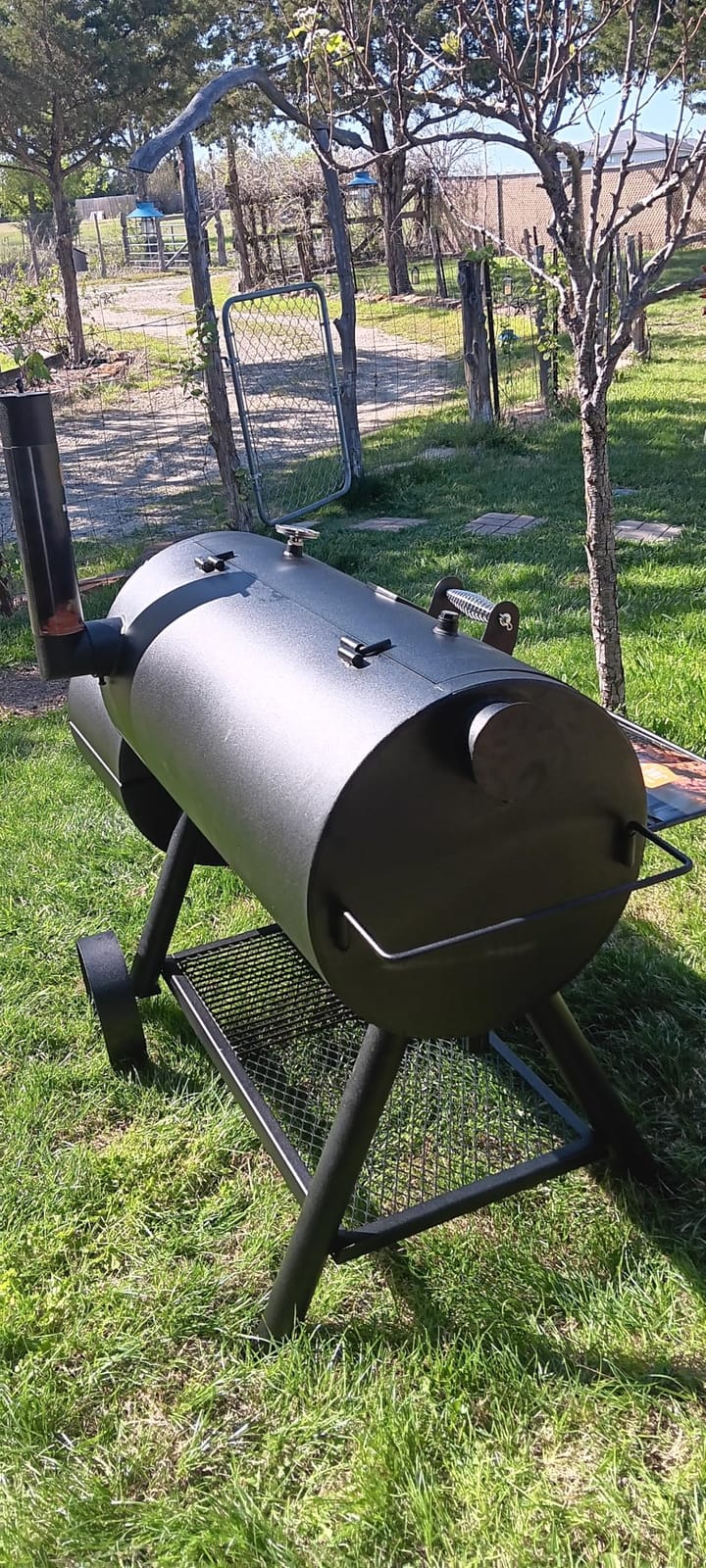 Oklahoma Joe's Longhorn Reverse Flow Offset Charcoal Smoker and Grill with 1060 sq. in. Cooking Area in Black customer photo 2