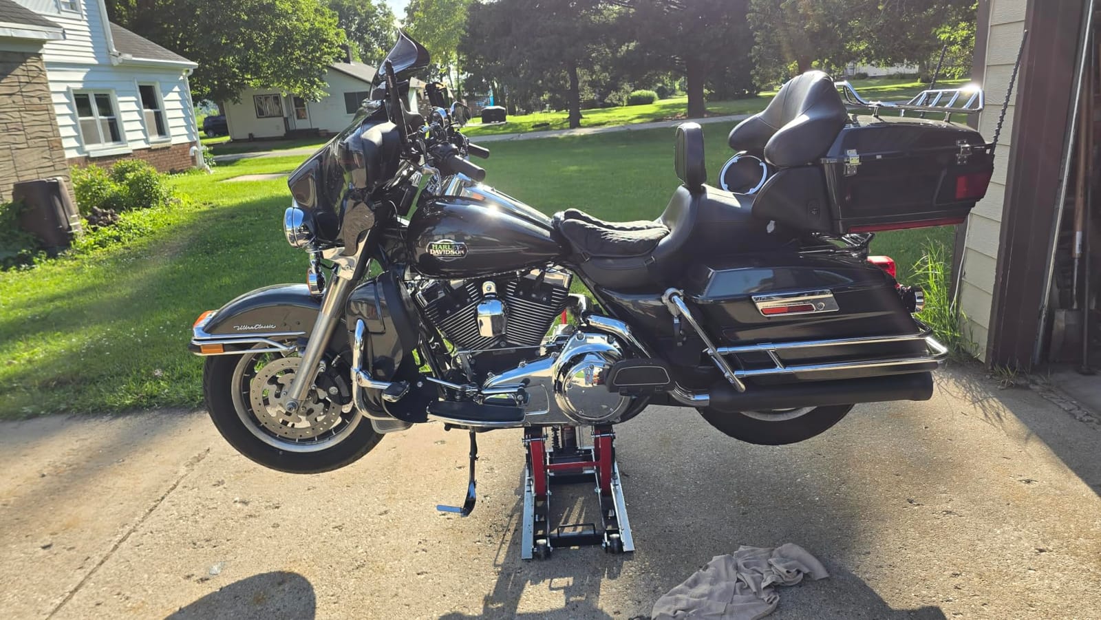 VIVOHOME 1500 LBS Hydraulic Motorcycle Lift Jack customer photo 1