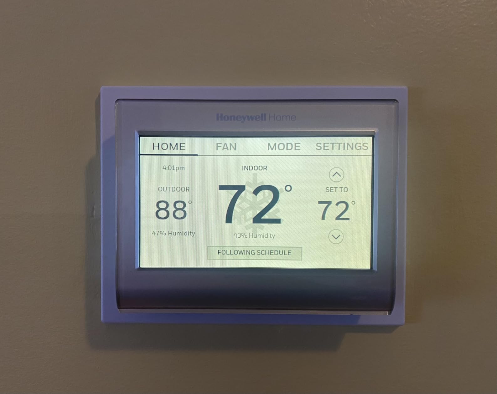 Honeywell Home RTH9585WF Wi-Fi Smart Color Thermostat, 7 Day Programmable, Touch Screen, Energy Star, Alexa Ready, C-Wire Required customer photo 1