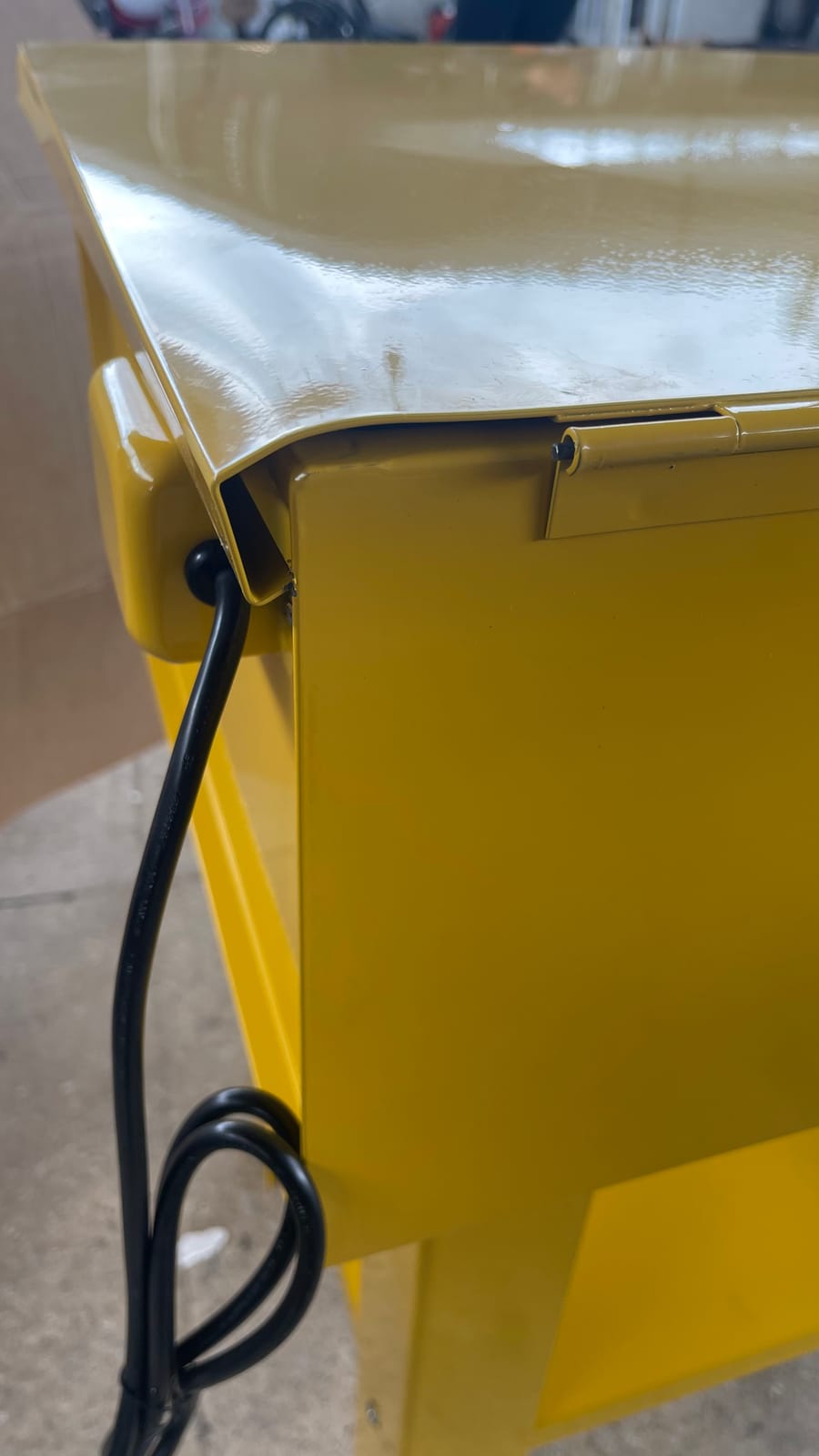 JEGS 40-Gallon Parts Washer | 24 Gallon Solvent Capacity | 5 Gallon Per Minute Max Pump Output | Heavy Duty Steel | Powder Coated Yellow or Black with JEGS Logo customer photo 2