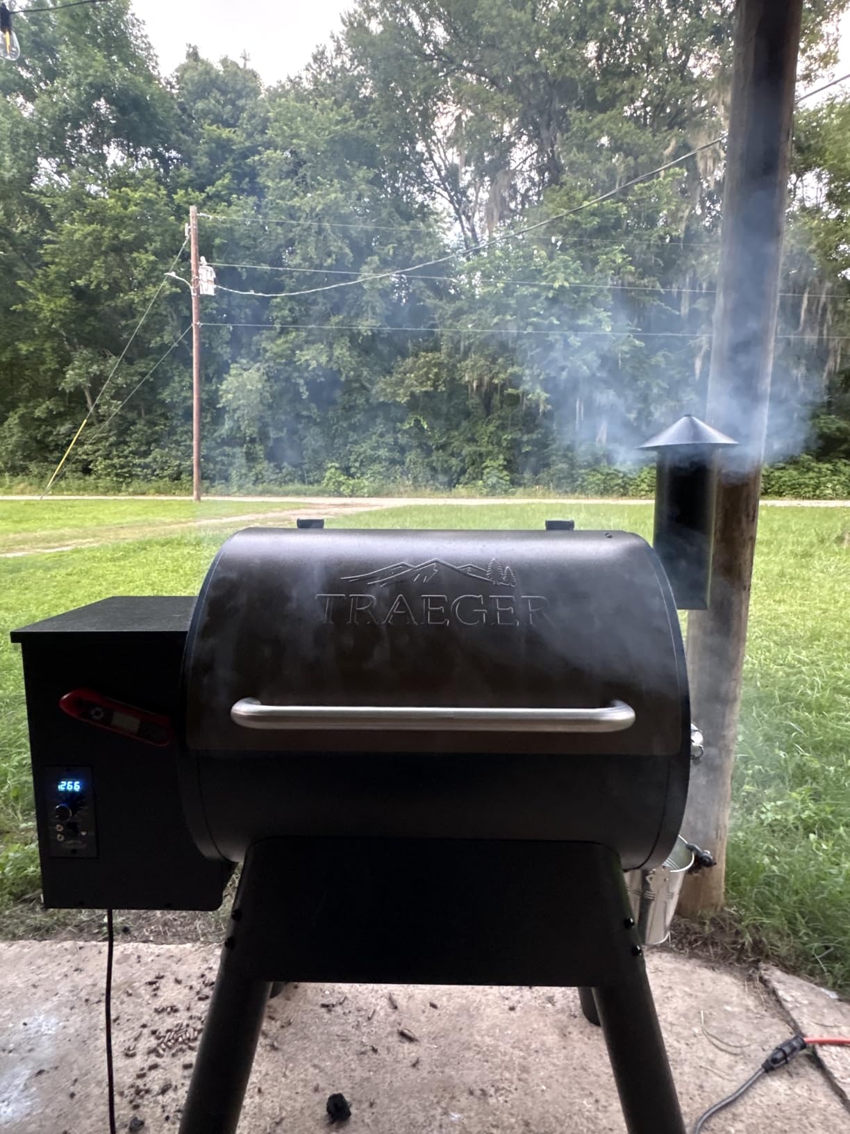 Traeger Pro 22 Wood Pellet Grill & Smoker, 572 Sq In, WiFi | 6-in-1 BBQ versatility, meat probe, 450°F max, 18 lb hopper - grill, smoke, bake, roast, braise & BBQ customer photo 2