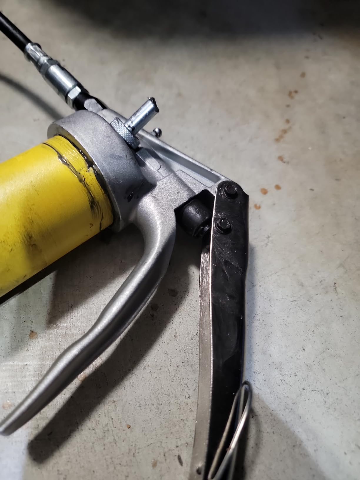 LockNLube Premium Pistol Grip Grease Gun with 20