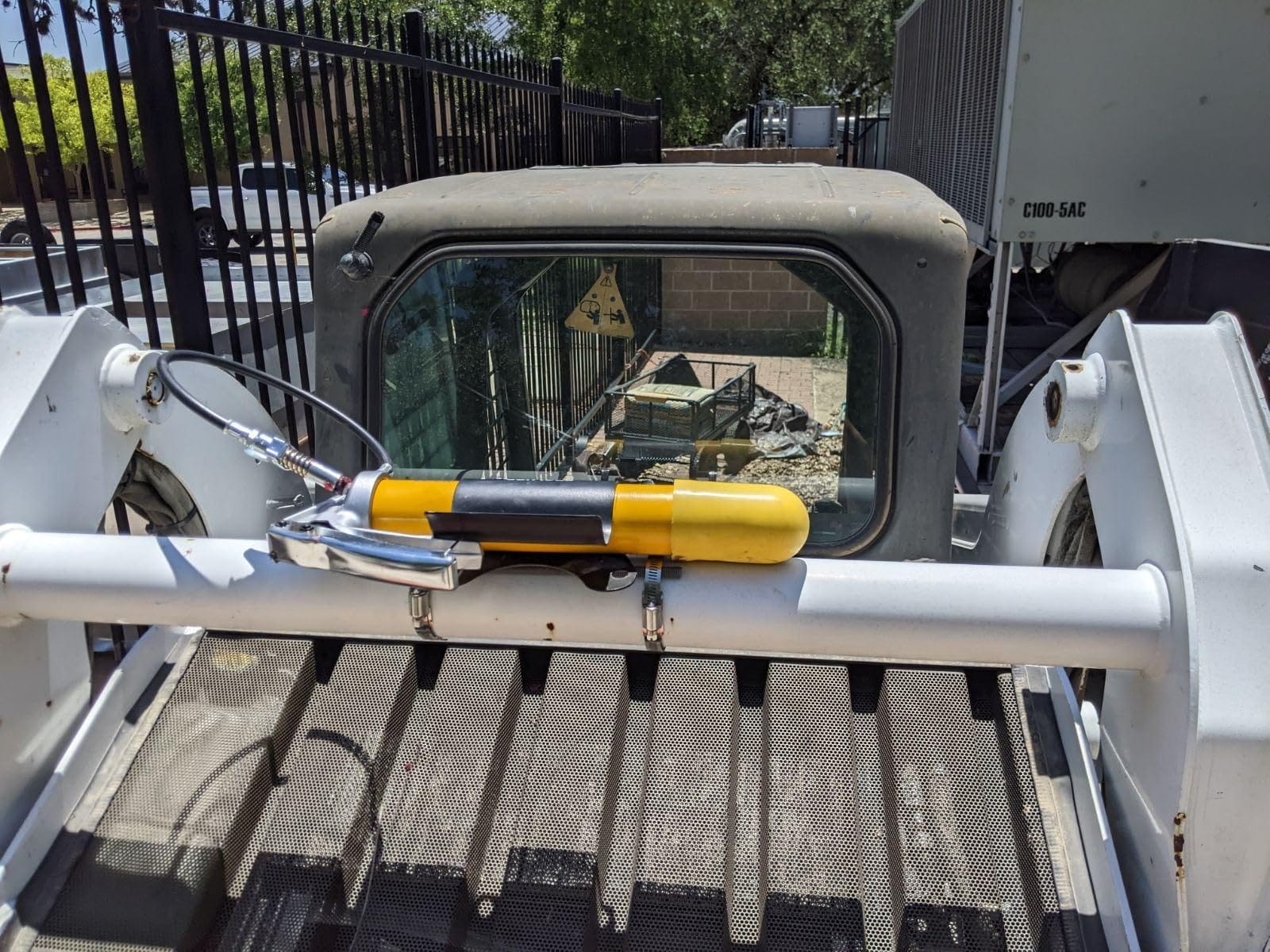 LockNLube Premium Pistol Grip Grease Gun with 20