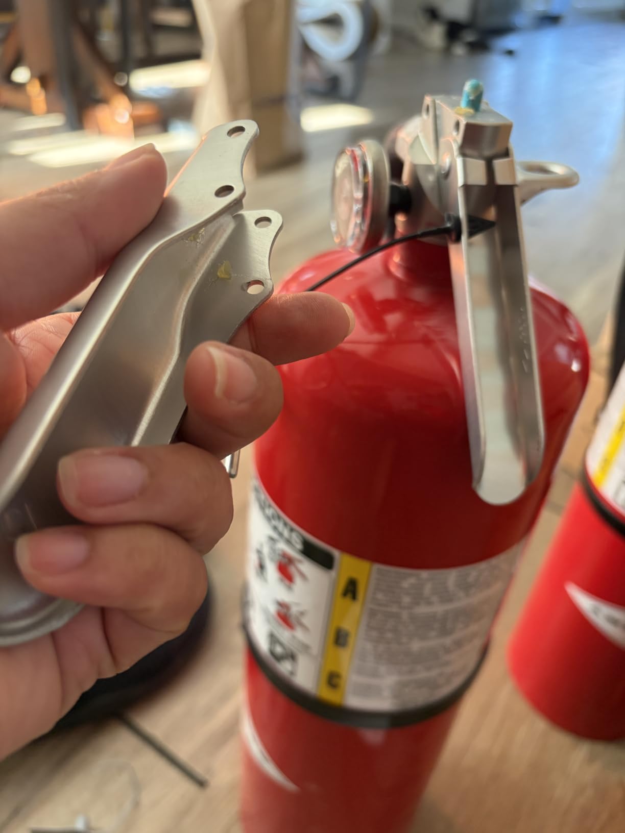 Amerex B456 10 lbs ABC Dry Chemical Fire Extinguisher with Wall Bracket customer photo 2