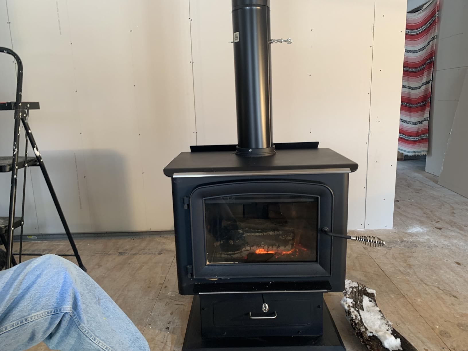 Ashley 2,000 Sq Ft 89,000 BTU Wood Burning stove, EPA Certified, Black customer photo 2