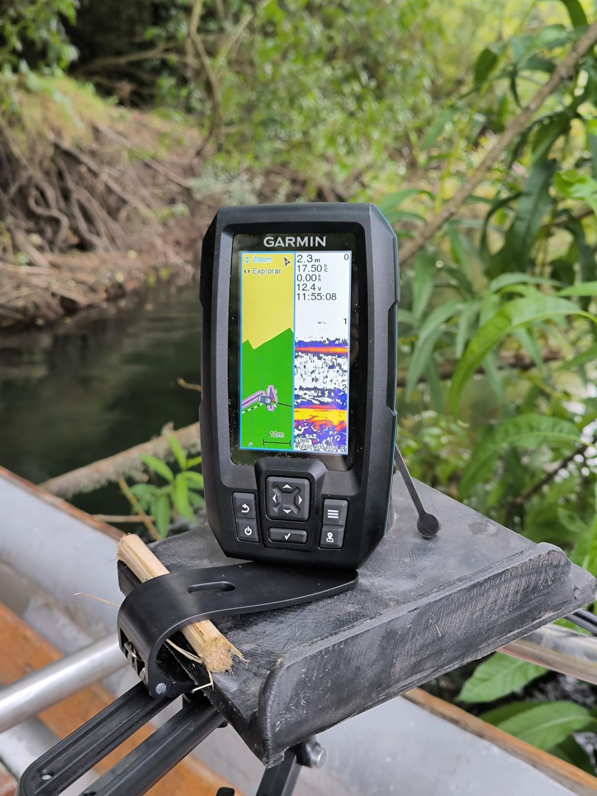 Garmin STRIKER Vivid 4cv, Easy-to-Use 4-inch Color Fishfinder and Sonar Transducer, Vivid Scanning Sonar Color Palettes customer photo 1
