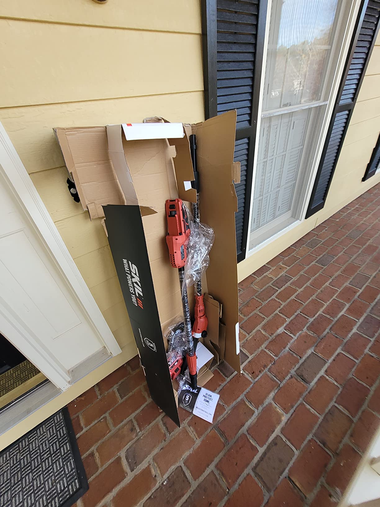 SKIL PWR CORE 40 Brushless 40V 10-Inch Pole Saw Kit with Over 9ft Telescopic Shaft and Angled Head, 2.5Ah Battery and Auto PWR Jump Charger - PS4561C-10 customer photo 1