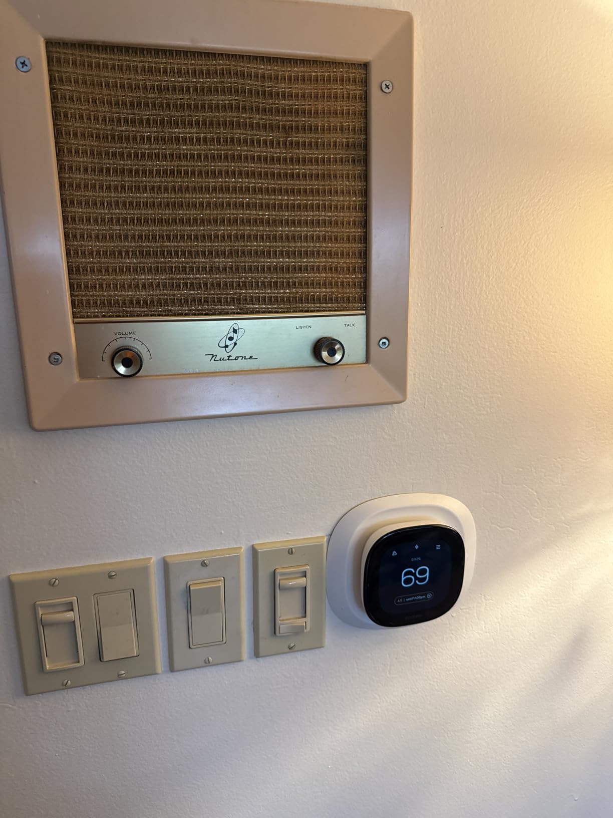 ecobee Smart Thermostat Enhanced, Programmable Wifi Thermostat | Works with Siri, Alexa, Google Assistant - Energy Star Certified customer photo 1