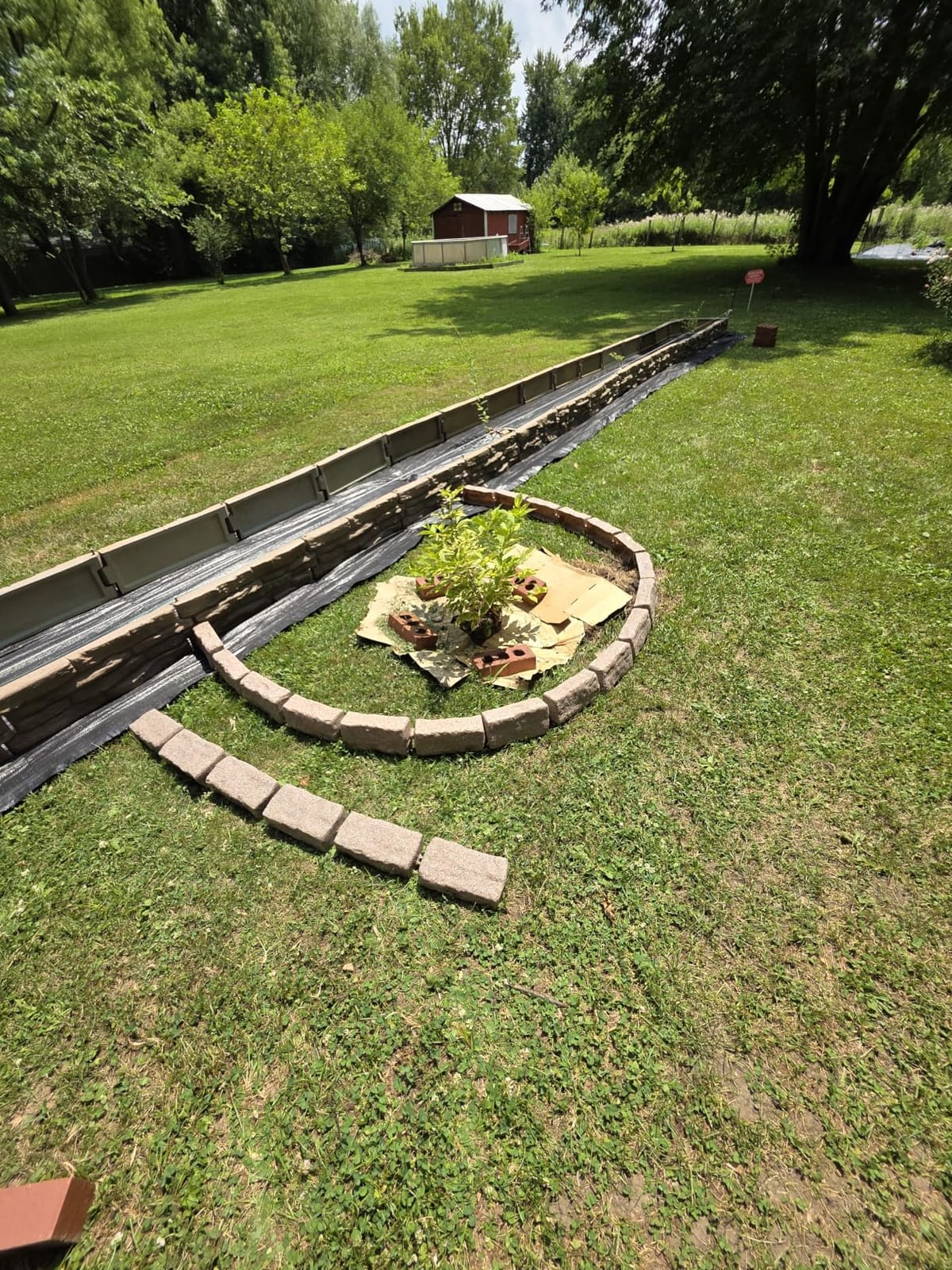 Beuta Landscape Edging | Garden Edging Border | Polyrock Bricks for Lawn Edging, Flower beds, Pathways & Yard Edging - 1 Pack | Each Section Has 6 Bricks 48