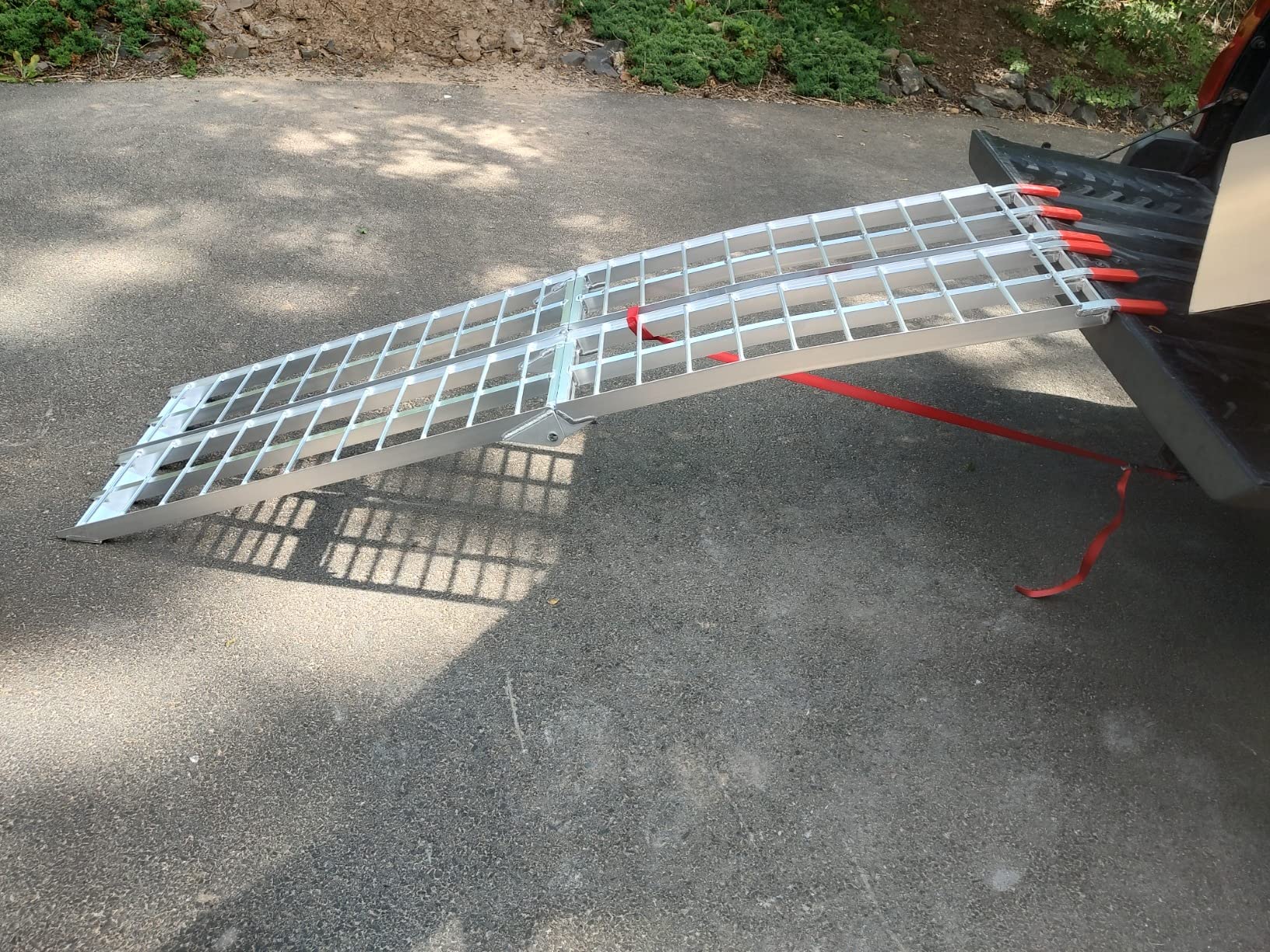 VEVOR 7.5ft Aluminum Ramps, 1500 lbs Folding Loading Ramps (2 pcs Set) for Pickup Trucks Bed, Trailers Ramp with Load Straps for Dirt Bike, UTV, ATV, Trucks, Lawn Mowers, Cargo Trailer, 89