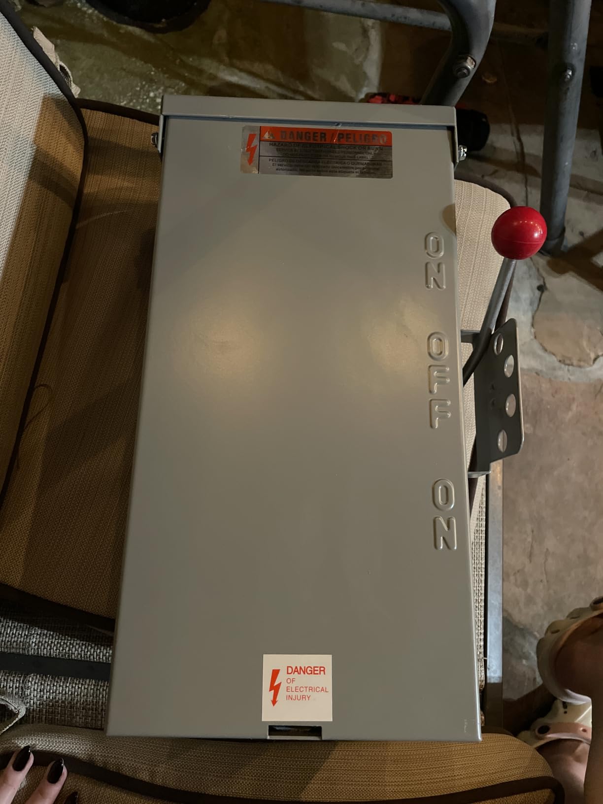 100A Generator Transfer Switch, 24000W General-Duty Double-Throw Safety Switch, 120/240-Volt, Stronger Stability, NEMA 3R Standards for Outdoor and Indoor customer photo 1