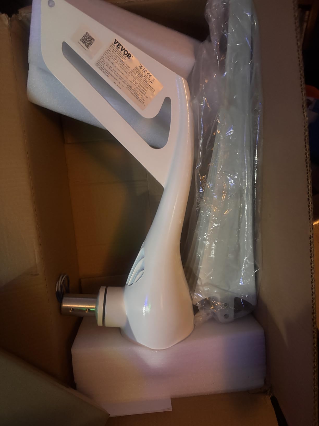 VEVOR 500W Wind Turbine Generator, 12V Wind Turbine Kit, 5-Blade Wind Power Generator with MPPT Controller, Adjustable Windward Direction & 2.5m/s Start Wind Speed, Suitable for Home, Farm, RVs, Boats customer photo 2