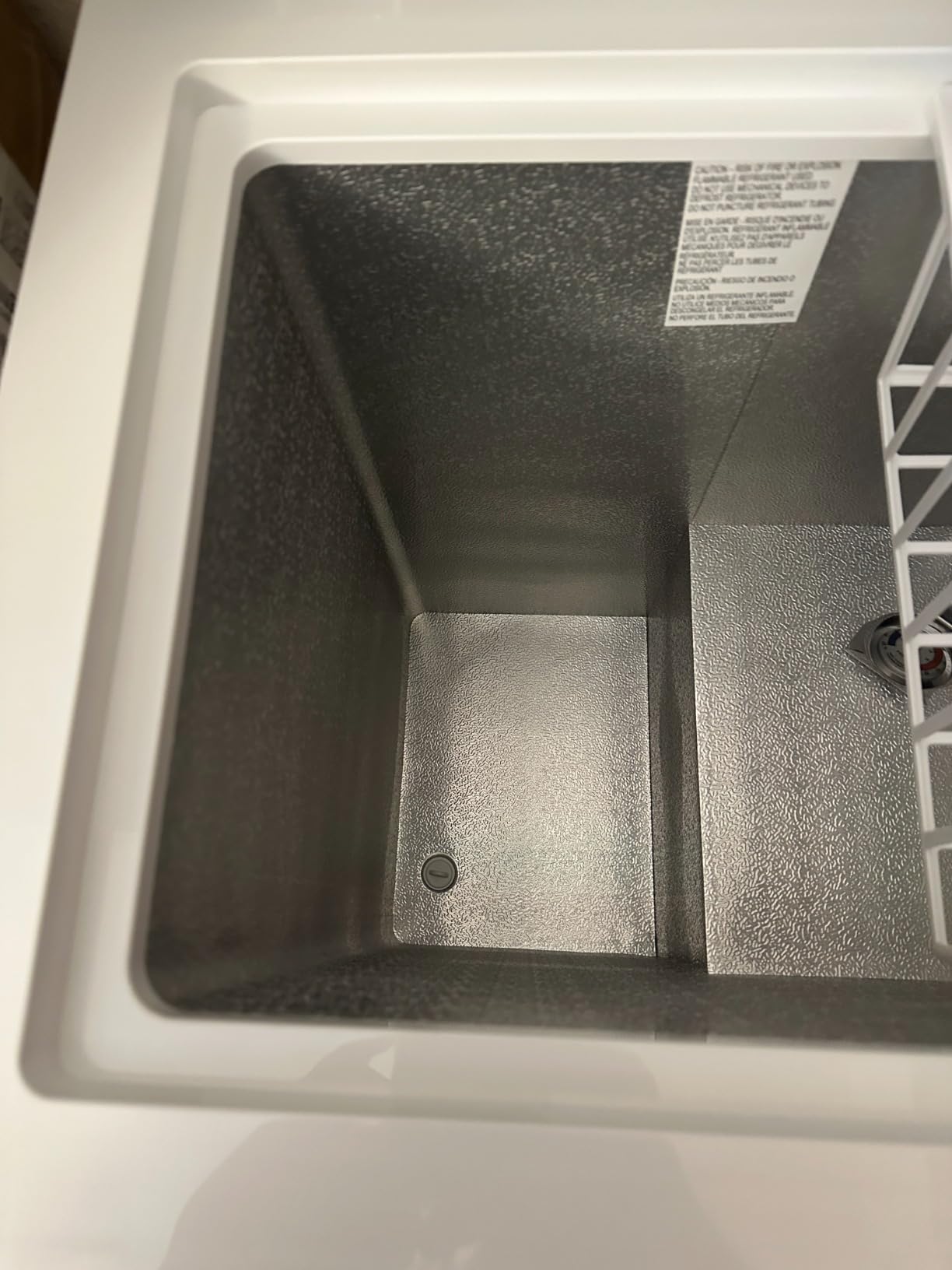 BLACK+DECKER 16.2 Cu. Ft. Chest Freezer, R600a Refrigerant, BCF1620E, White customer photo 2