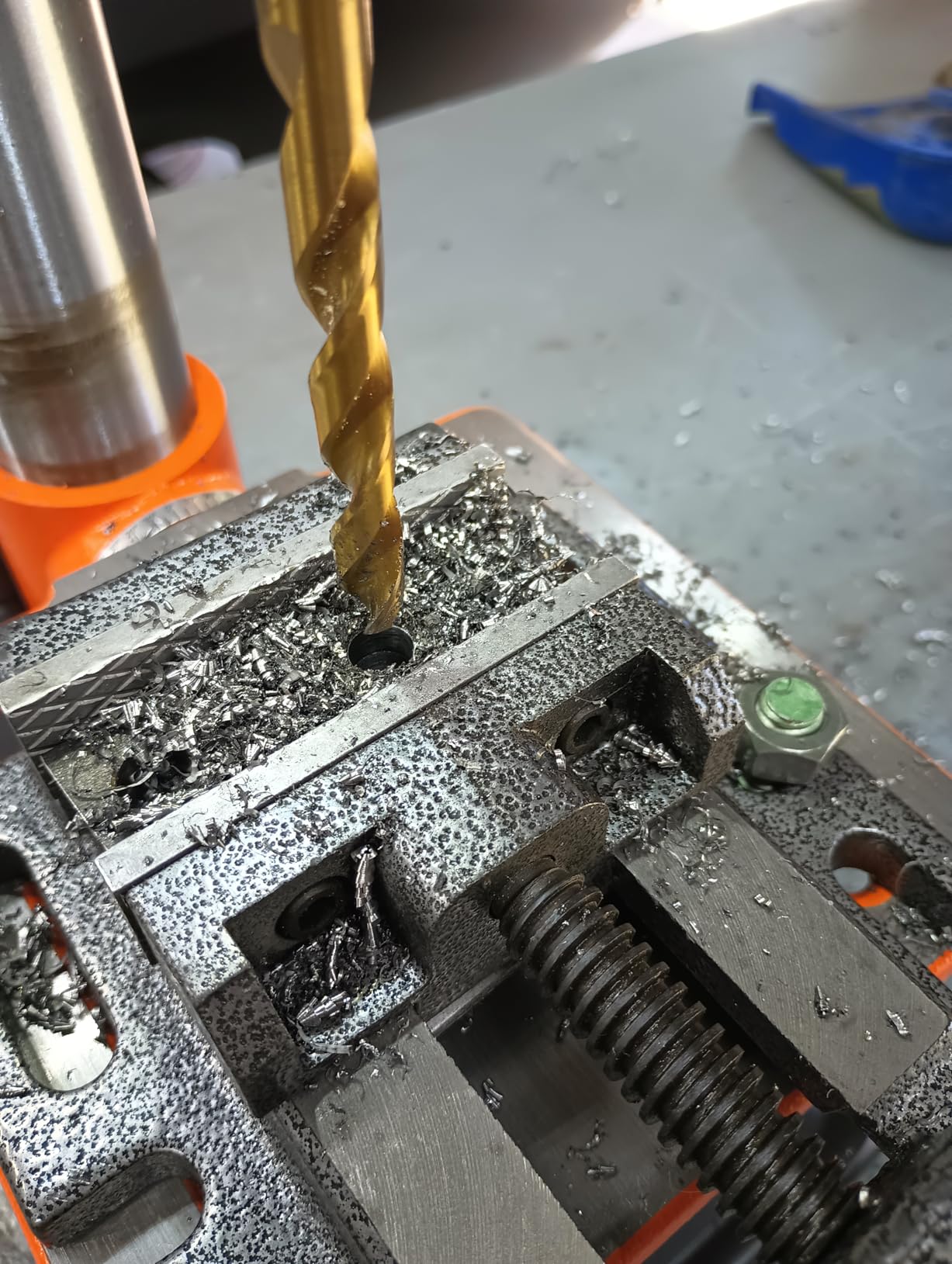 VEVOR 8 in Benchtop Drill Press, 2.5A Induction Motor, Tabletop Drilling Machine with 5 Adjustable Speeds, 0-45 Degree Tilting Worktable, LED Work Light, for Wood Metal customer photo 1
