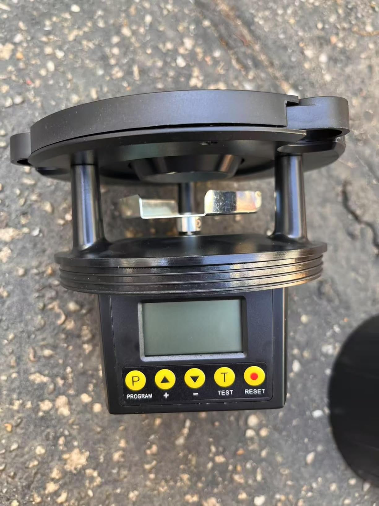 Deer Feeder Kit, 6V Feeder Kit, Feeder Motor & Timer Kit, Small-Size Game Feeder/Chicken Feeder, Sturdy Hunting Feeder Kit with Spinner/Digital Timer/Adjustable Arms/Batteries Slot/Solar Panel Port customer photo 2