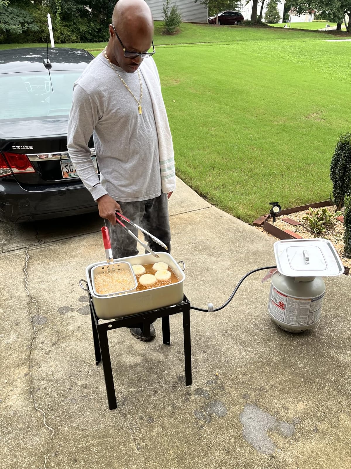 OuterMust 58,000 BTU Outdoor Fish Fryer with Baskets and Lid, 18 Qt. Propane Deep Fryer and 2 Inner Baskets, Ideal for Frying Fish, Chicken Wings, French Fries customer photo 1
