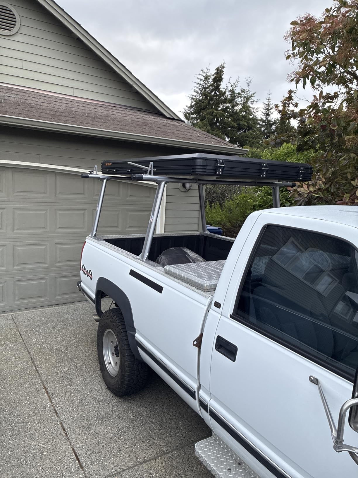 Adventurer Pro Rooftop Tent Hard Shell with Side Awning&LED Light Strip, 2-3 Person Roof Top Tent for 4 Season Camping, Aluminum Pop Up Roof Tent for Truck Jeep SUV Van Trailer customer photo 1