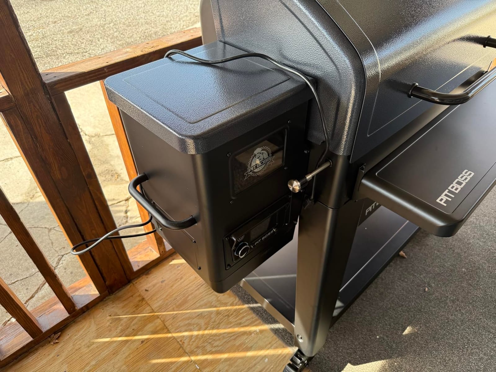 Pit Boss 850 Navigator Series WiFi & Bluetooth Wood Pellet Grill & Smoker, Flame Broiler and LCD Digital Controller, 932-Sq. In. Cook Space, 180°F to 500°F Temp Range, Meat Probe, 30 lb. Hopper customer photo 1