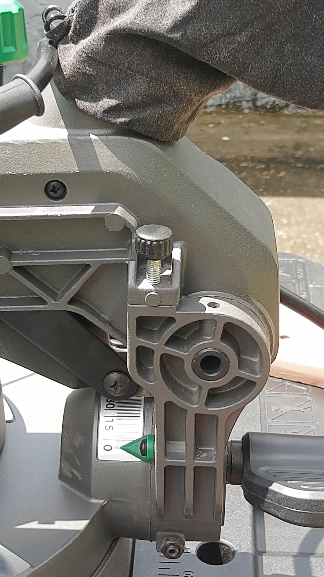 Metabo HPT 10-Inch Single Bevel Compound Miter Saw, 15-Amp Power Saw with Xact Cut Shadow Line, Precision Miter Angles, Single Bevel 0-45, 40T TCT Miter Saw Blade, Lightweight Design, C10FCG2 customer photo 2