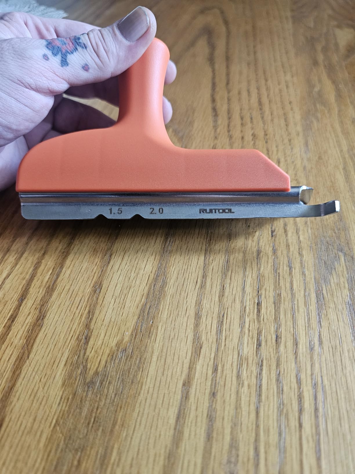 RUITOOL Edge Banding Trimmer with Sharp Stainless Steel Blades and Ergonomic Grip, Suitable for Veneer, PVC, and ABS on Straight, Curved, and Chamfered Edges customer photo 1