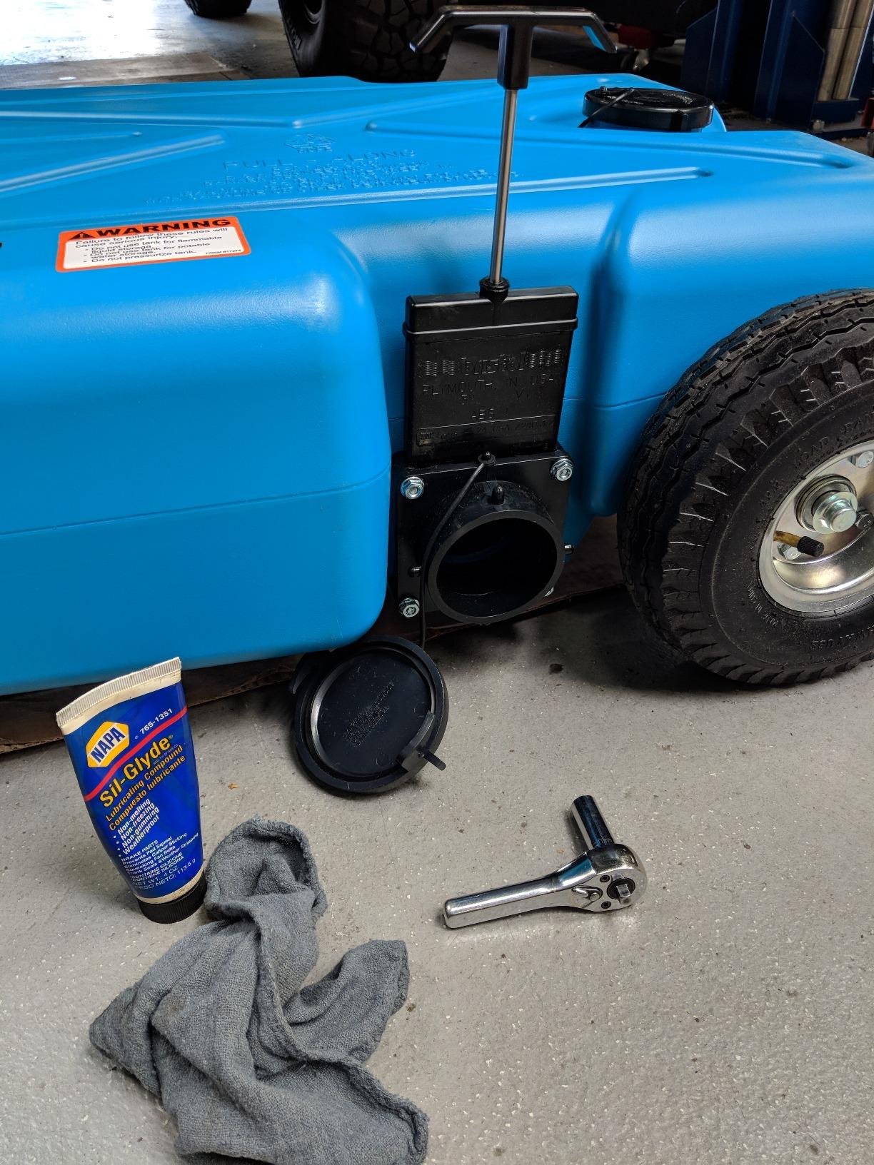 Barker 25895 4-Wheeler Tote-Along - 25 Gallon, Blue customer photo 1