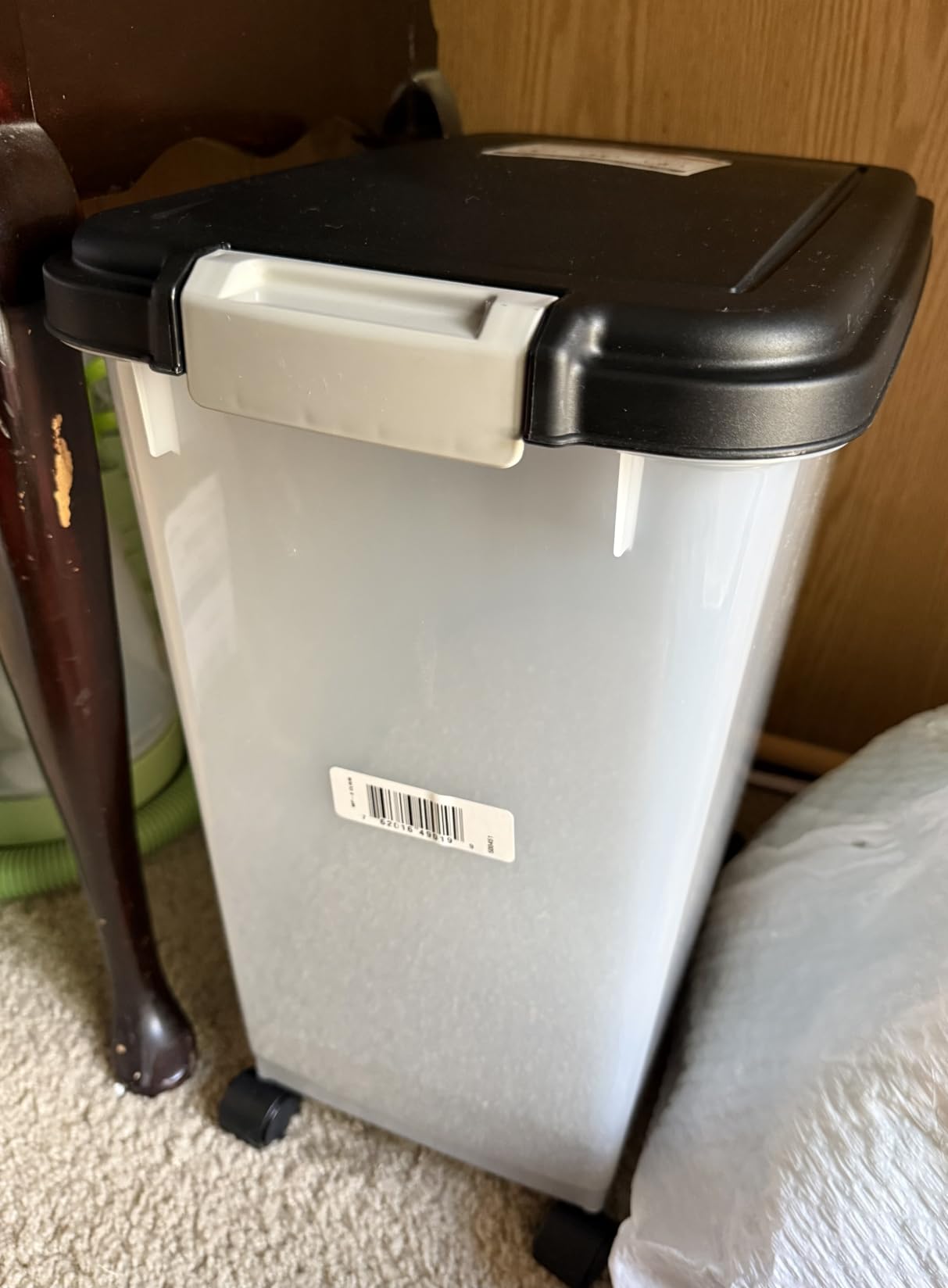 IRIS USA Dog Food Storage Container, Up to 54 lbs, Navy, Made in USA customer photo 1