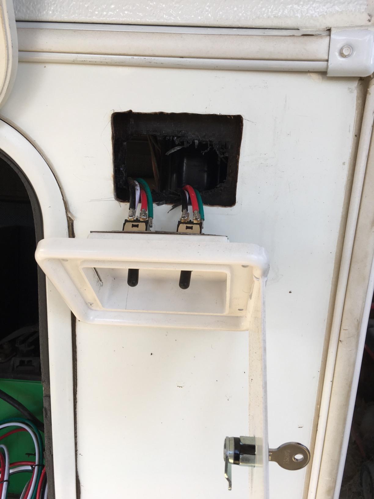 Ultra-Fab Products 17943010 5th Wheel Electric Landing Gear customer photo 2