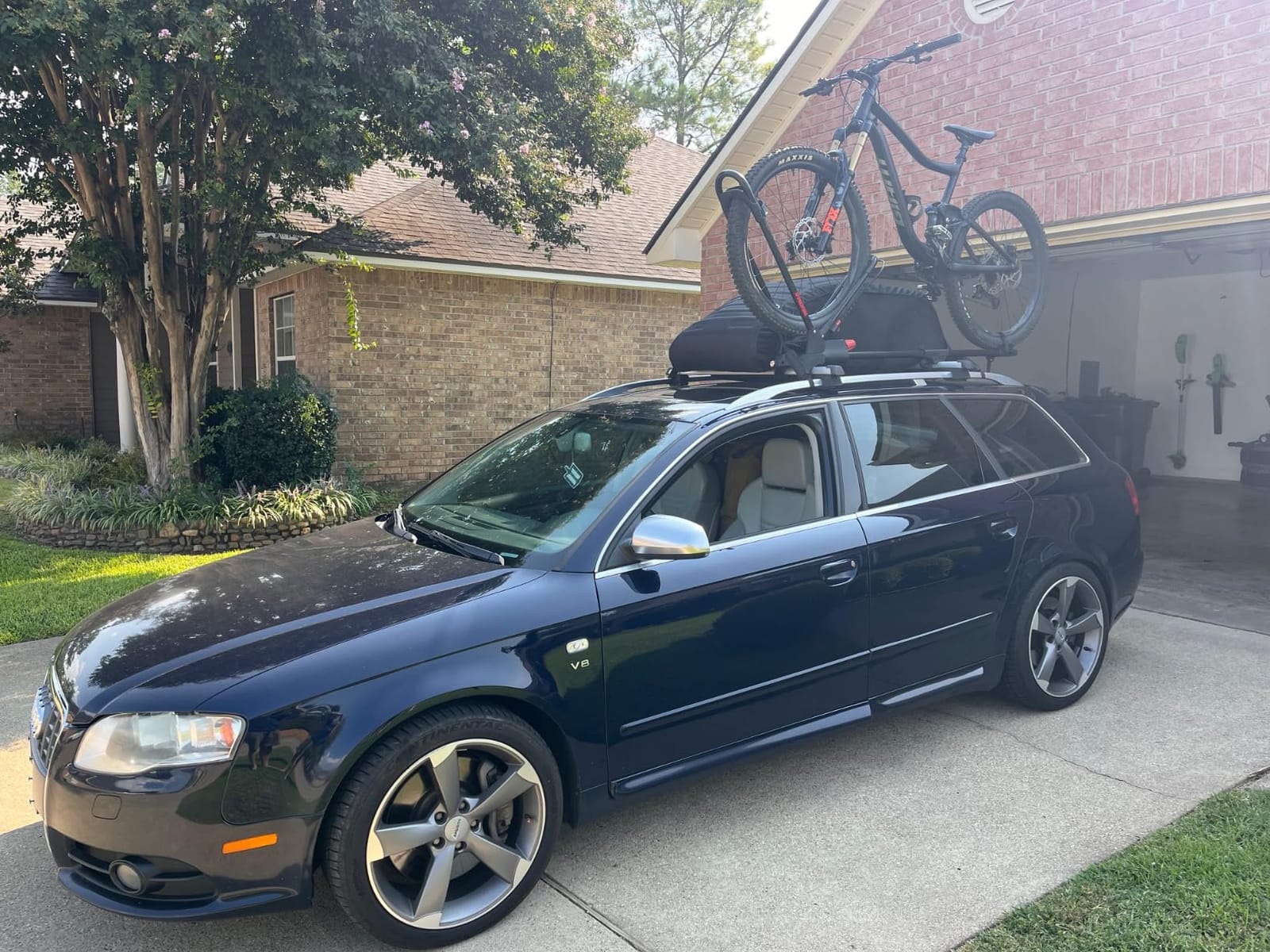 Yakima FrontLoader Rooftop Bike Rack Mount, Car & SUV Roof Carrier customer photo 2