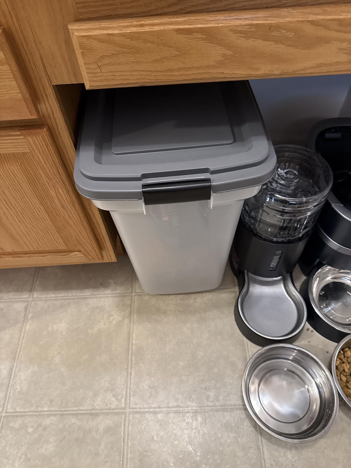 IRIS USA Dog Food Storage Container, Up to 58 lbs, Smoke Black, Made in USA customer photo 1