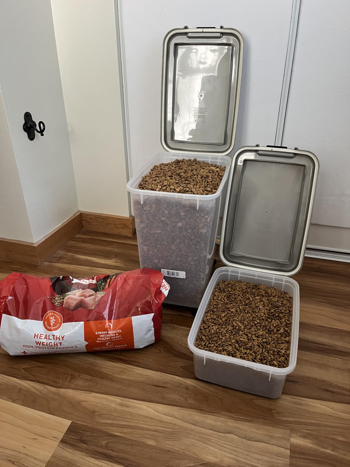 IRIS USA Dog Food Storage Container, Up to 30+11 lbs, Navy customer photo 1