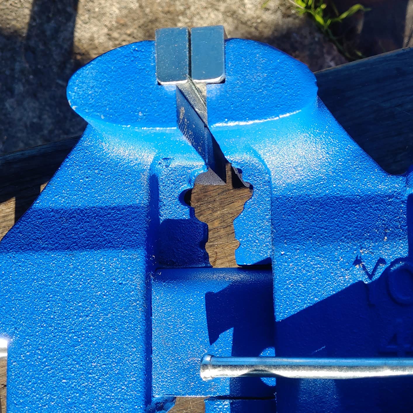 Yost Vises 460 Combination Vise | 6 Inch Jaw Width Heavy-Duty Utility Pipe and Bench Vise |Secure Grip with Swivel Base| Made with Cast Iron and Steel U Channel Bar | Blue customer photo 1