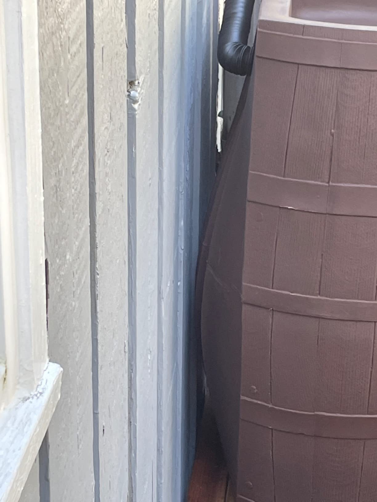 Rescue 50-Gallon Whiskey Rain Barrel – Includes Planter, Rain Water Diverter, Outlet Hose – Flatback Design – Brown customer photo 1