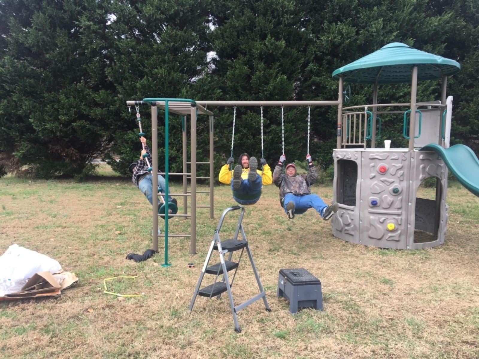 LIFETIME 90630 Products Adventure Tower Deluxe Swing Set, Green customer photo 1