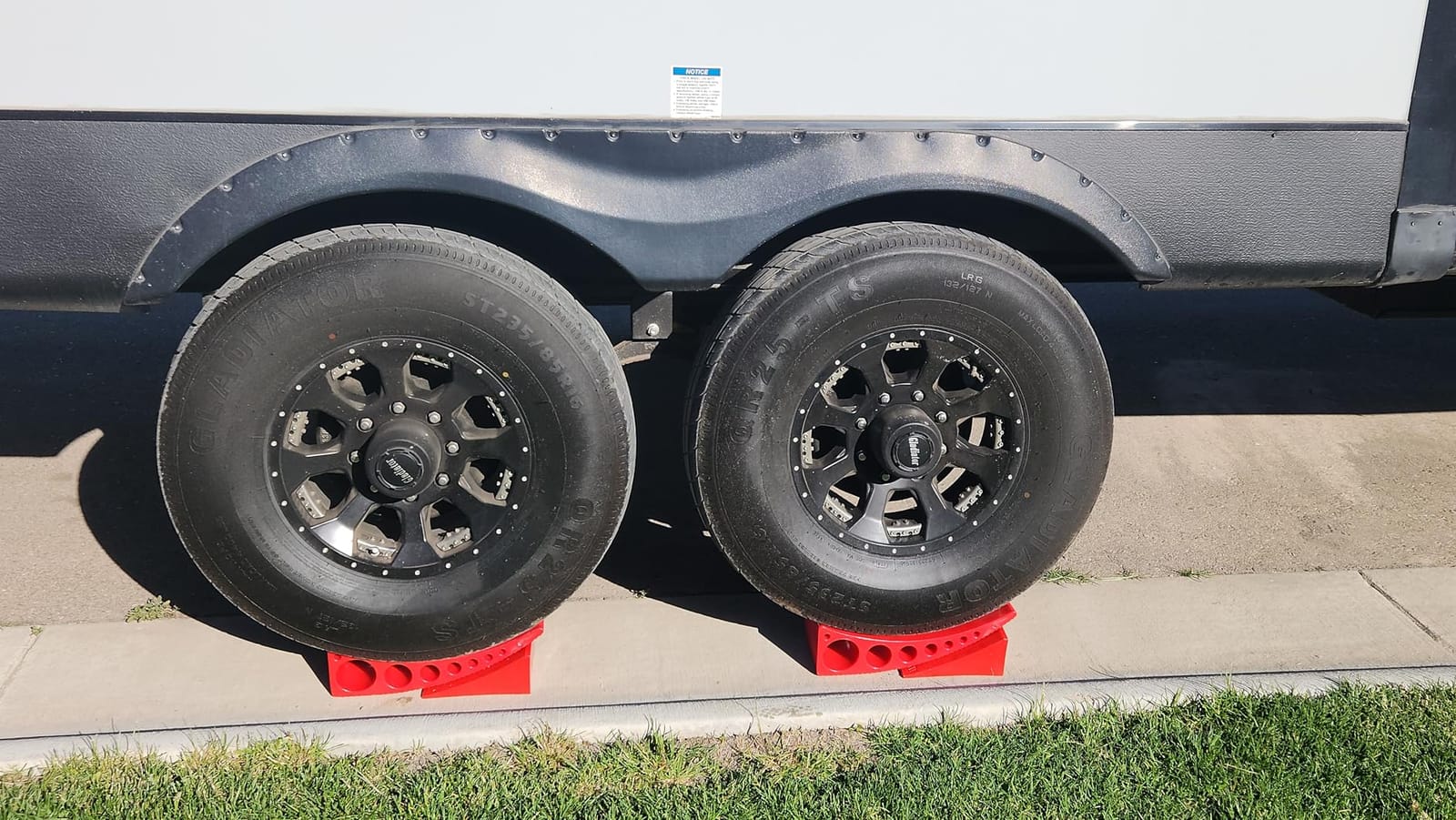 Andersen Hitches 2-Pack Camper Leveler Blocks for RVs and Trailers Up to 30000 lbs Precise 1/2 to 4 Inch Leveling Made in USA customer photo 1