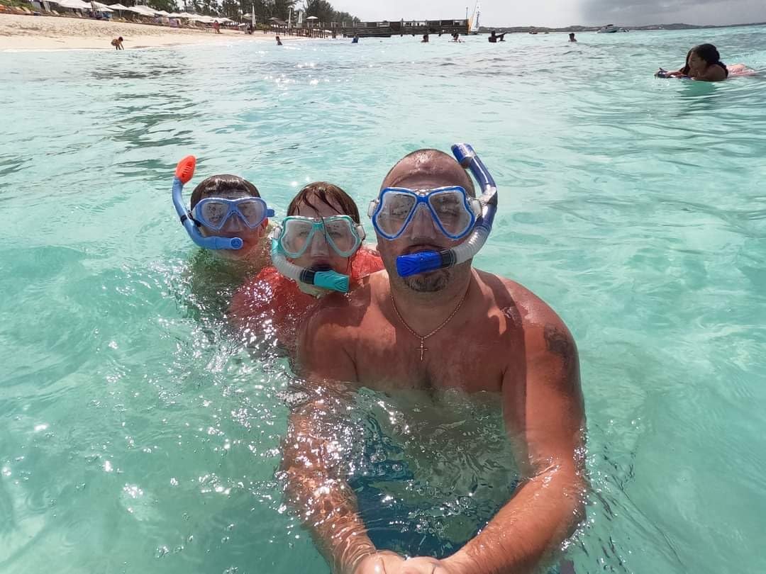 Greatever Snorkeling Gear for Adults Kids, Dry Snorkel Mask Set Anti-Fog customer photo 1