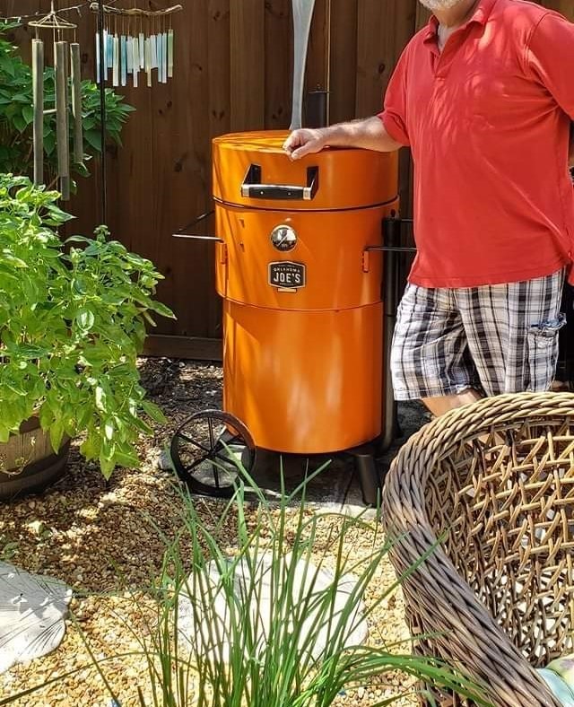 Char-Broil Oklahoma Joes Bronco Barrel Drum Smoker with Porcelain Coated Steel, Air Intake Channel, and 630 Square Inches Cooking Surface, Black customer photo 2