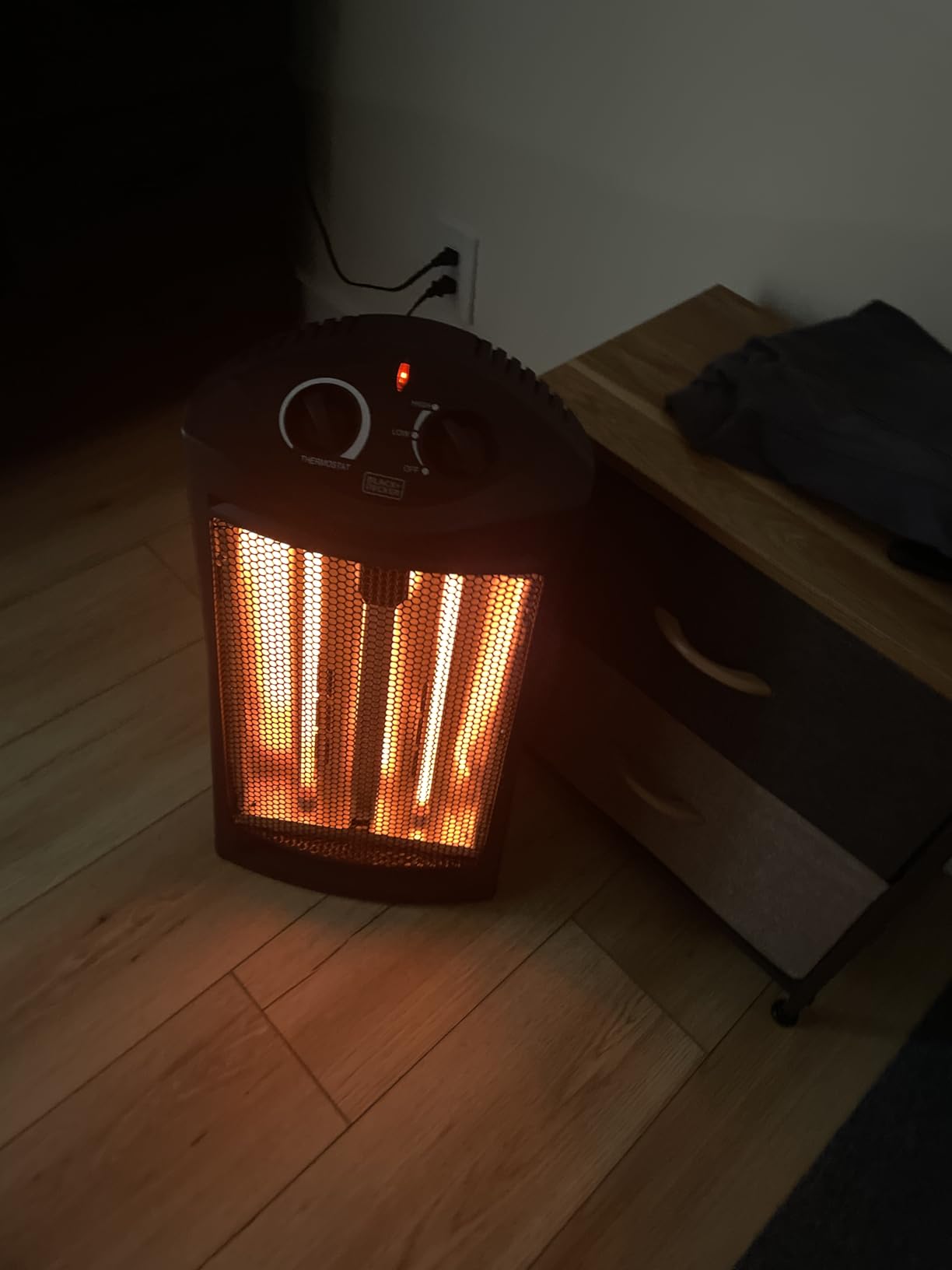 BLACK+DECKER Infrared Radiant Quartz Tower Heater, BHTI06, Black customer photo 1