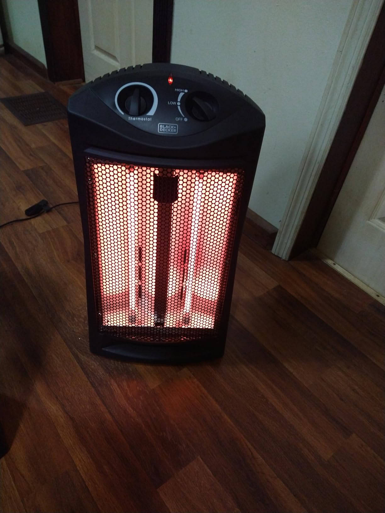 BLACK+DECKER Infrared Radiant Quartz Tower Heater, BHTI06, Black customer photo 2