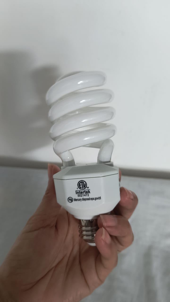 LUCKY HERP UVA UVB Reptile Light 10.0, Desert UVB 150 Compact Fluorescent Lamp, UVB Light for Reptiles 23W, UVA UVB Reptile Light Bulb, UVB Bulb for Reptiles Bearded Dragons Lizards Tortoises Snakes customer photo 1