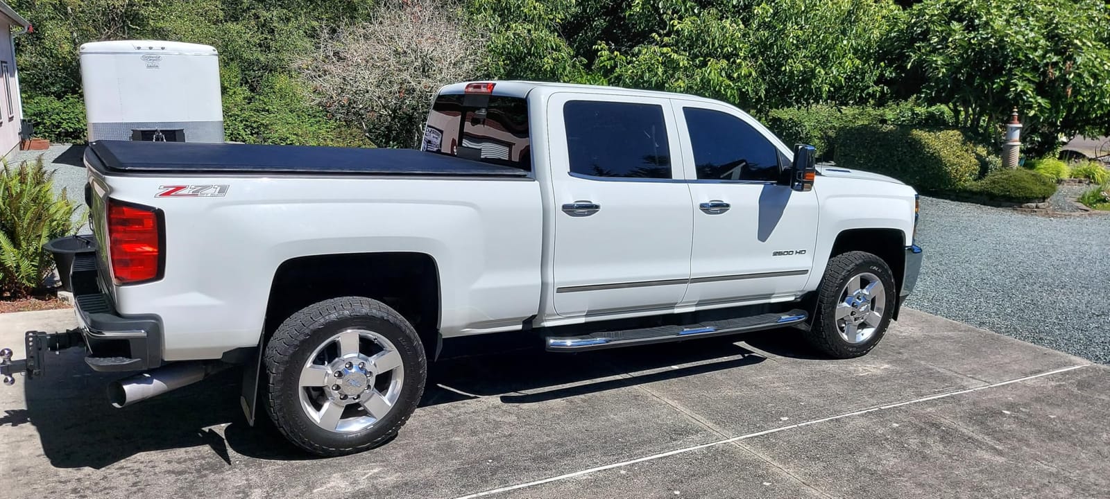 Amazon Basics Soft Roll-Up Truck Bed Tonneau Cover, 6.5 ft, Water-Resistant, Works with Bed Liners for 2014-2019 Chevy Silverado, GMC Sierra 1500, 2015-2018 Silverado Sierra 2500 3500 HD, Fleetside customer photo 2