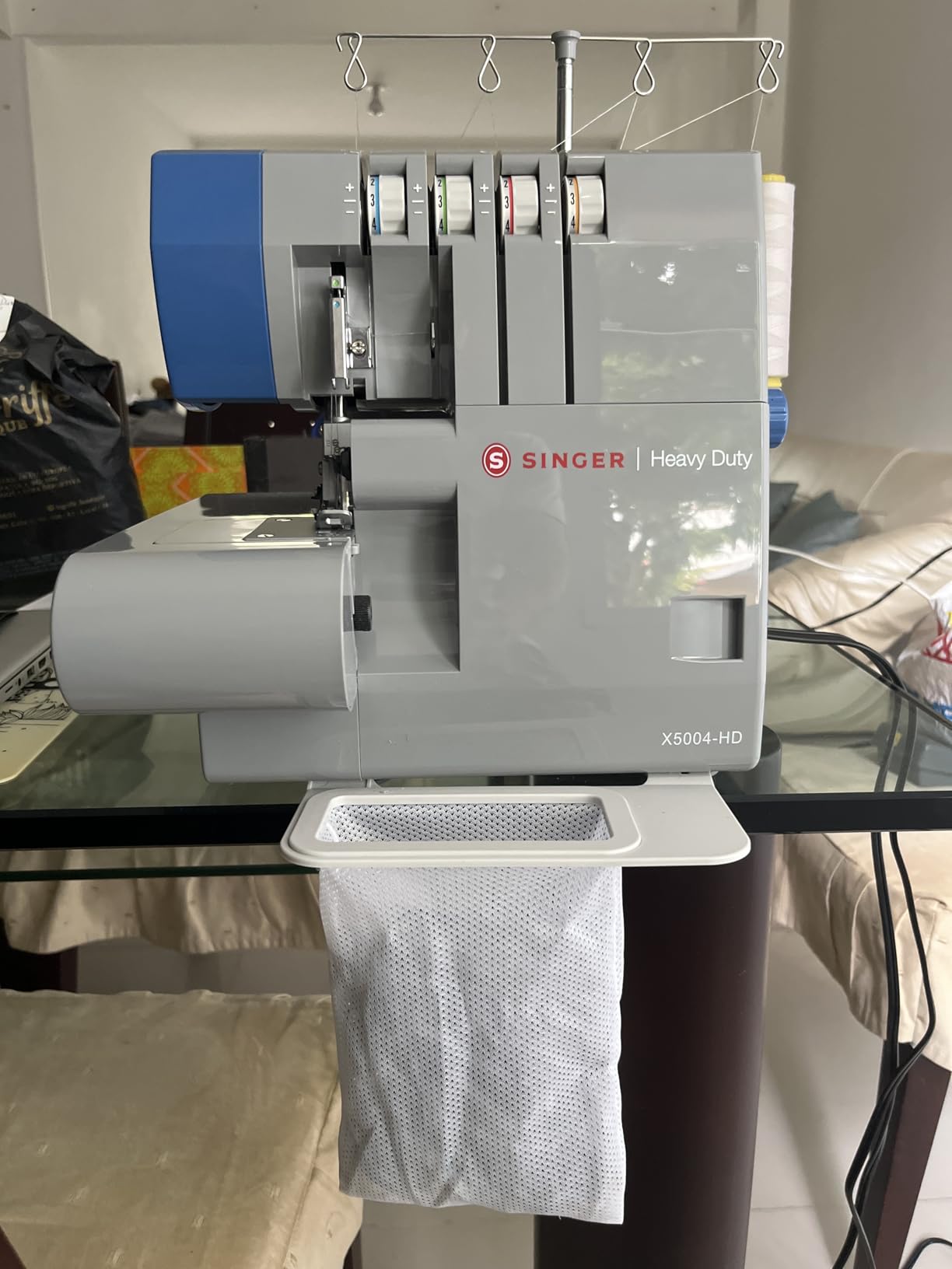 SINGER® X5004-HD Serger Overlock Machine, 2-3-4 Thread Capability customer photo 1