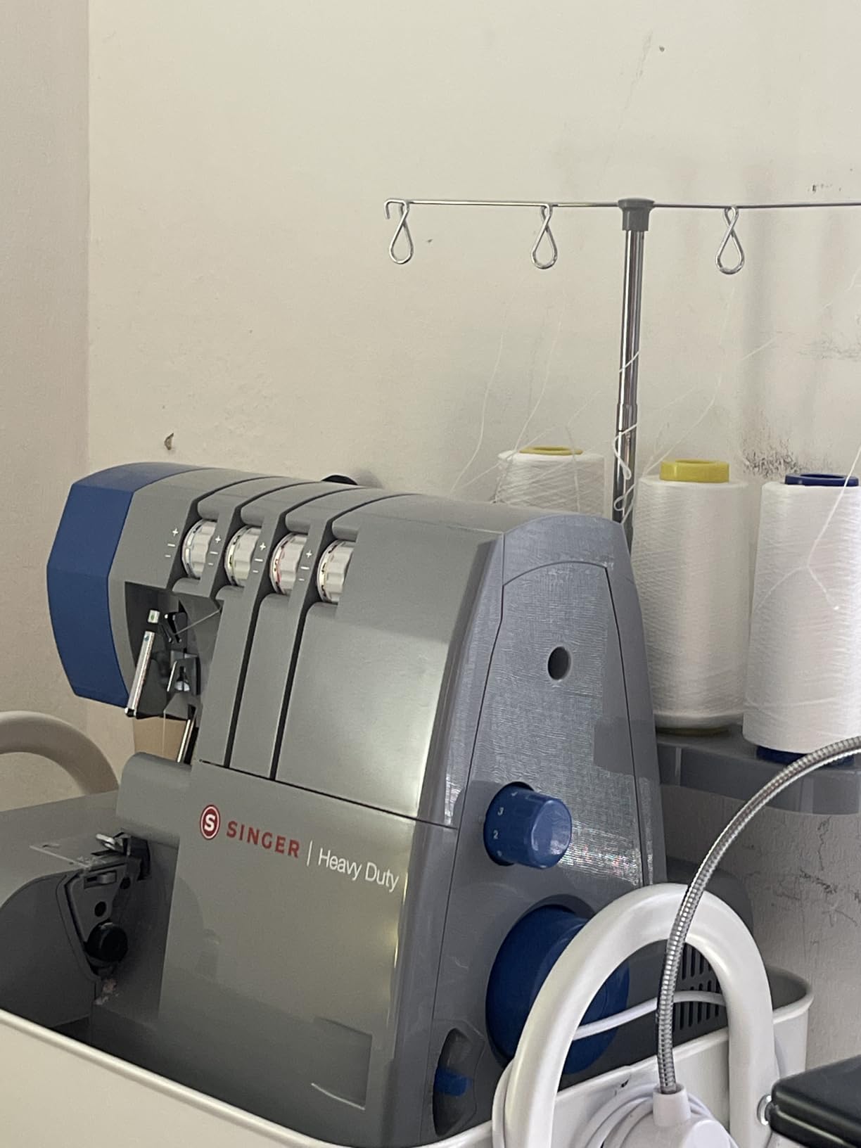SINGER® X5004-HD Serger Overlock Machine, 2-3-4 Thread Capability customer photo 2