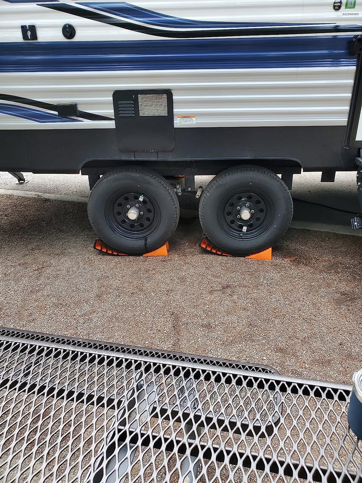 CARMTEK Camper Leveler Premium Kit - Curved RV Levelers with Camper Wheel Chocks, Rubber Mats and Carry Bag | Faster Camper Leveling Than RV Leveling Blocks customer photo 2