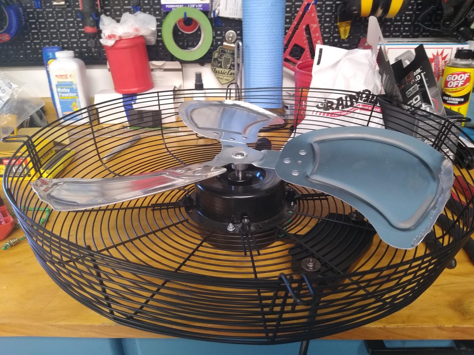 VENTISOL 20 Inch Shutter Exhaust Fan Wall Mounted, 3500CFM Exhaust Fan with Pre-Installed 1.65m Power Cord, Ventilation fan for Greenhouse, Garages, Attic, Shops, Chicken Coop, Black customer photo 1