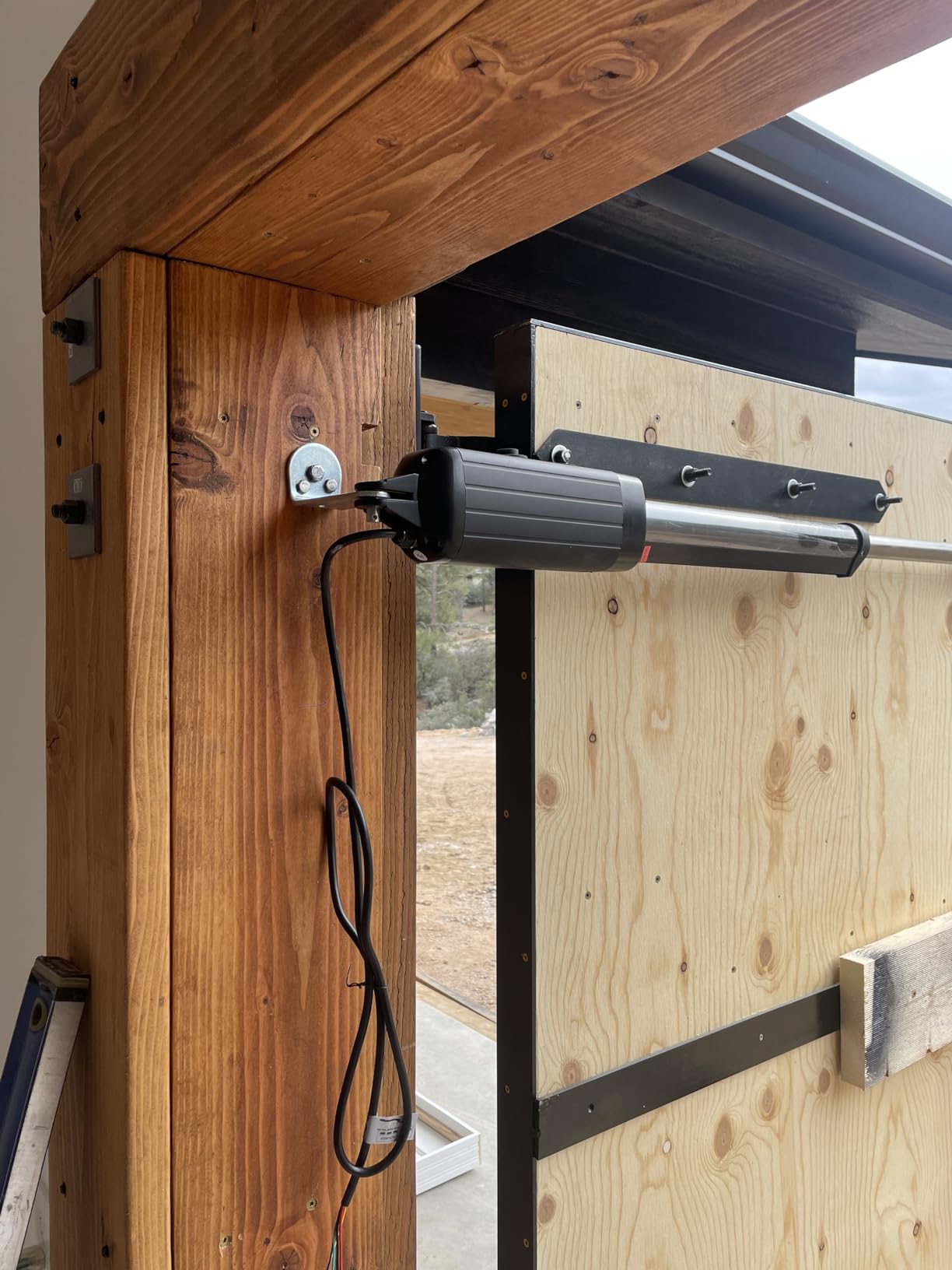 TOPENS A8132 Dual Swing Gate Opener Heavy Duty customer photo 2